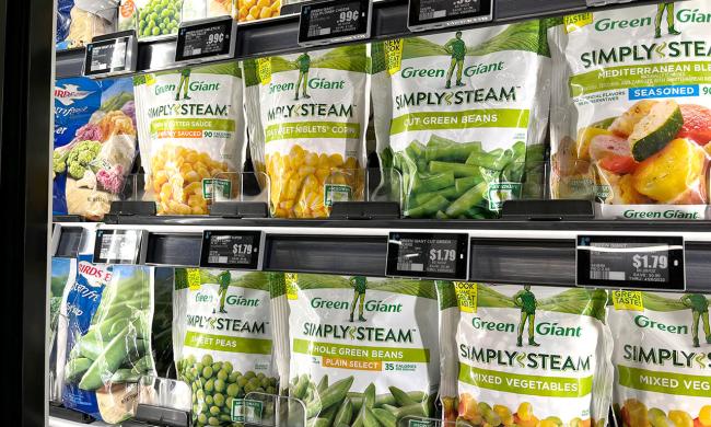 Frozen vegetable bags on ProfitPusher 3 Center Store shelf